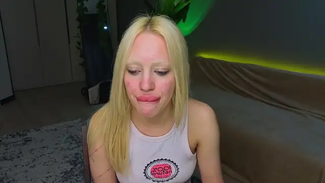 Luna Beverly online show from 05/28/26, 08:39