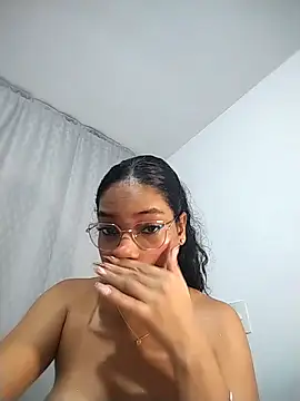 KATALINA SANTANA  online show from 05/06/26, 11:43