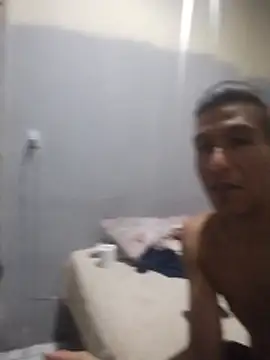 Rodrigohernan19 online show from 04/11/26, 06:51