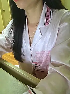 Snapshot of moon_baby99 chatting on 02/12/26, 08:09 moon baby99 online show from 02/12/26, 08:09