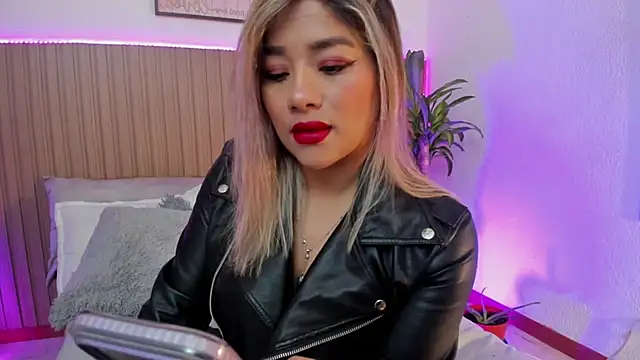 Snapshot of IndieMiller chatting on 04/07/26, 11:21 IndieMiller online show from 04/07/26, 11:21