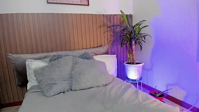 Snapshot of IndieMiller chatting on 04/16/26, 12:39 IndieMiller online show from 04/16/26, 12:39