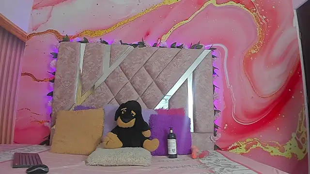 Snapshot of emily_velvet__ chatting on 02/13/26, 06:15 emily velvet online show from 02/13/26, 06:15