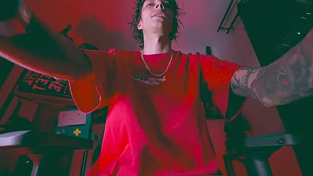 Snapshot of Olliver___y chatting on 07/13/26, 03:20 Olliver y online show from 07/13/26, 03:20