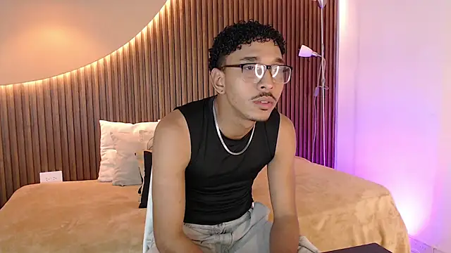 Snapshot of Julian_Dark_ chatting on 02/04/26, 03:56 Julian Dark online show from 02/04/26, 03:56