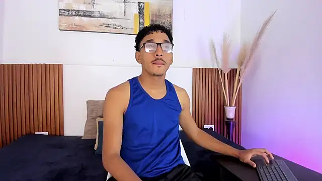 Snapshot of Julian_Dark_ chatting on 02/05/26, 03:44 Julian Dark online show from 02/05/26, 03:44