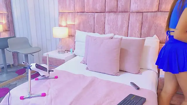 VioletFroost online show from 04/06/26, 07:37