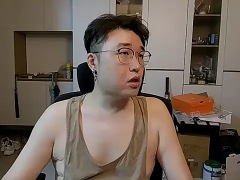 W0Ijn online show from 04/29/26, 06:06