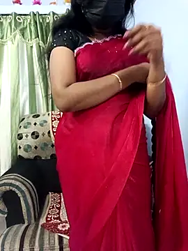 Snapshot of Tinarosy13 chatting on 02/17/26, 11:22 Tinarosy13 online show from 02/17/26, 11:22