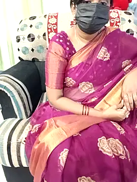 Snapshot of Tinarosy13 chatting on 02/20/26, 07:21 Tinarosy13 online show from 02/20/26, 07:21