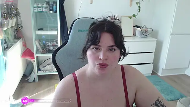 YourPrettyHazel online show from 03/20/26, 10:42