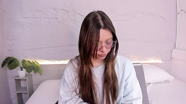 lanna 18  online show from 03/25/26, 11:49