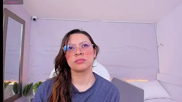lanna 18  online show from 05/27/26, 11:51