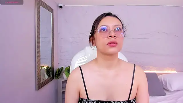 lanna 18  online show from 06/01/26, 11:45