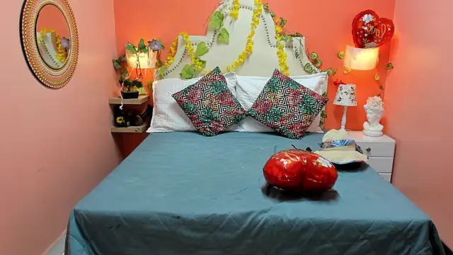 Dalila Najjar  online show from 03/30/26, 02:40