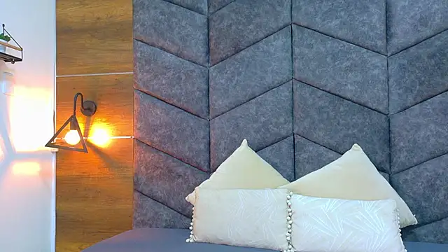 Snapshot of AmberStonne__ chatting on 02/13/26, 02:51 AmberStonne online show from 02/13/26, 02:51