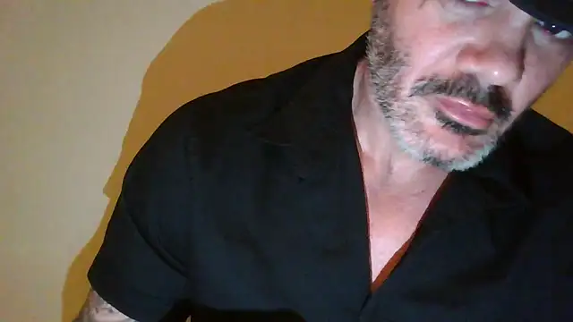 Snapshot of Yvar38 chatting on 02/08/26, 09:51 Yvar38 online show from 02/08/26, 09:51
