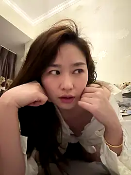 Snapshot of YMG02 chatting on 01/07/26, 10:45 YMG02 online show from 01/07/26, 10:45