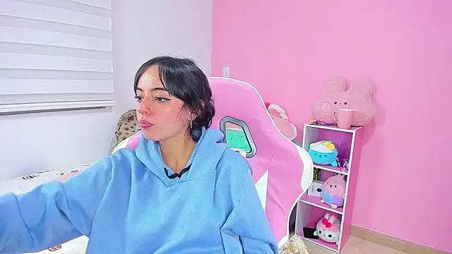 LittleAlexandra online show from 03/25/26, 05:02