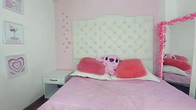 Clarita Hill online show from 02/09/26, 07:18