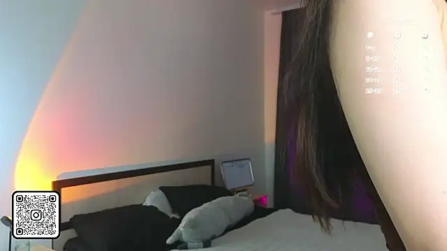 Snapshot of miaumiau_Mia chatting on 02/15/26, 08:16 miaumiau Mia online show from 02/15/26, 08:16