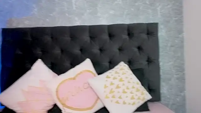 Snapshot of sasha__blaze chatting on 01/08/26, 07:05 sasha blaze online show from 01/08/26, 07:05