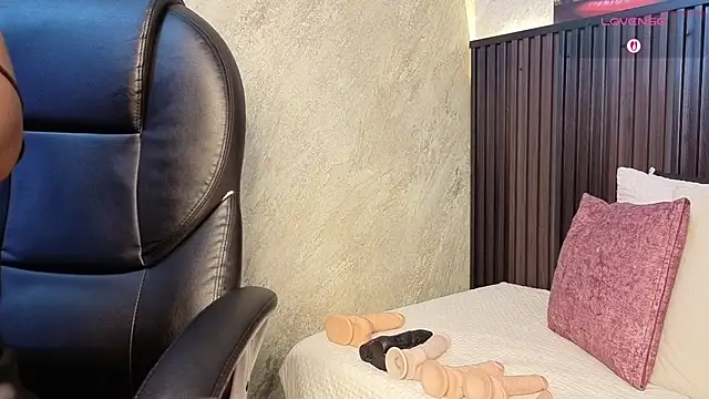 tanisha  lux online show from 03/29/26, 04:18