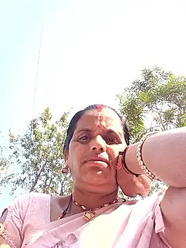 Snapshot of Manvi_hote chatting on 01/13/26, 09:25 Manvi hote online show from 01/13/26, 09:25