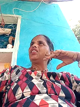 Manvi hote online show from 02/15/26, 08:35