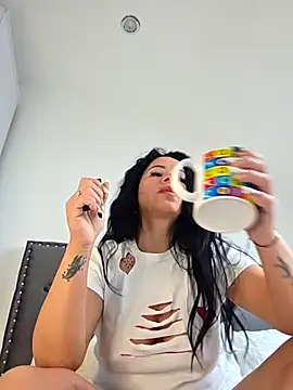 Snapshot of QueenMary80 chatting on 01/13/26, 10:20 QueenMary80 online show from 01/13/26, 10:20