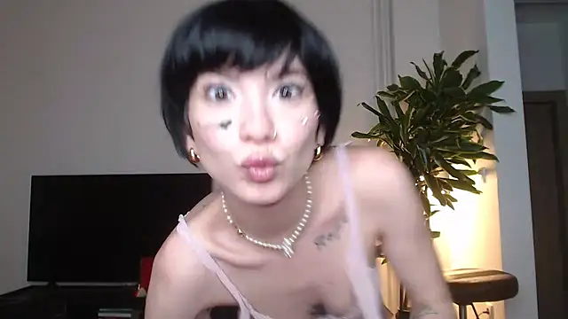 Marley Queen online show from 07/13/26, 09:45