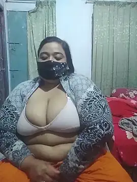 momo loves online show from 02/11/26, 02:33