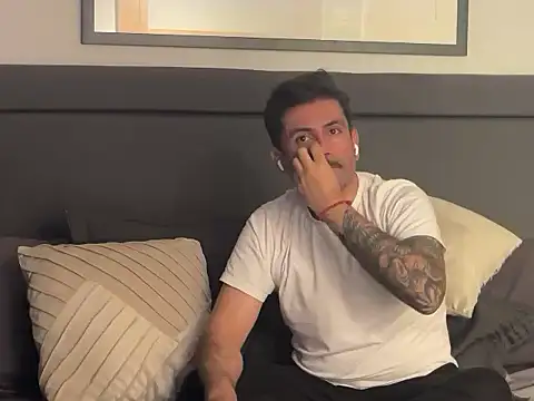 LukasMackenna online show from 04/17/26, 04:48