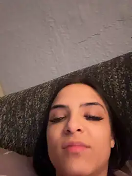 Snapshot of Evelin199 chatting on 04/04/26, 12:53 Evelin199 online show from 04/04/26, 12:53