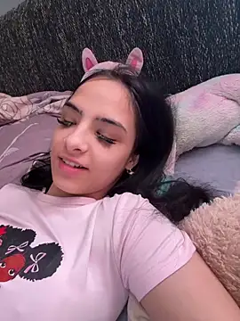 Snapshot of Evelin199 chatting on 04/05/26, 10:45 Evelin199 online show from 04/05/26, 10:45