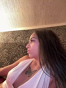 Snapshot of Evelin199 chatting on 07/08/26, 03:27 Evelin199 online show from 07/08/26, 03:27