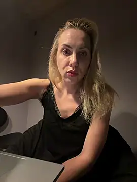 Snapshot of ElenaWhitmore chatting on 06/02/26, 10:45 ElenaWhitmore online show from 06/02/26, 10:45