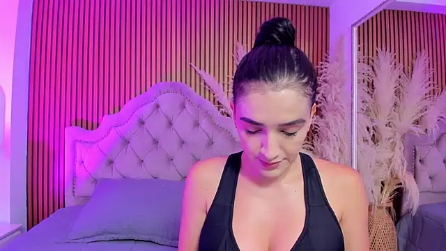 Violett hott  online show from 03/04/26, 12:22