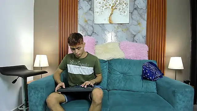 Snapshot of AVENGER_BOYS2026 chatting on 02/18/26, 07:32 AVENGER BOYS2026 online show from 02/18/26, 07:32