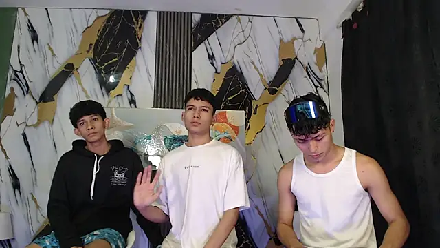 AVENGER BOYS2026 online show from 05/05/26, 07:22