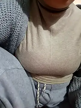 Snapshot of Tulip_Giang chatting on 01/07/26, 03:25 Tulip Giang online show from 01/07/26, 03:25