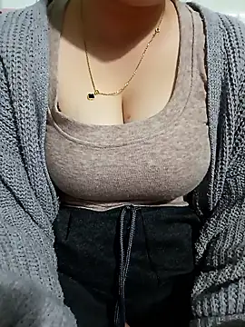 Snapshot of Tulip_Giang chatting on 01/11/26, 03:39 Tulip Giang online show from 01/11/26, 03:39