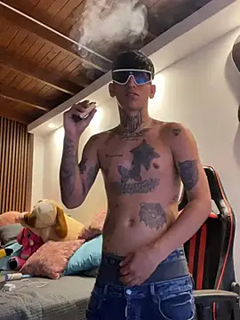 Snapshot of Sam_33_sexy_27 chatting on 01/16/26, 10:08 Sam 33 sexy 27 online show from 01/16/26, 10:08