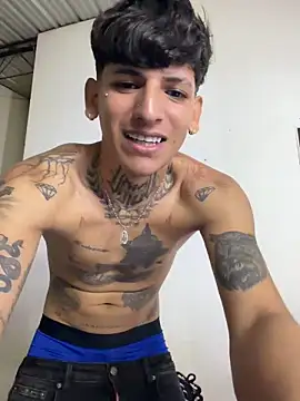 Snapshot of Sam_33_sexy_27 chatting on 02/10/26, 08:51 Sam 33 sexy 27 online show from 02/10/26, 08:51