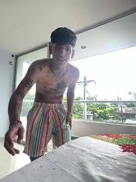 Snapshot of Sam_33_sexy_27 chatting on 02/17/26, 07:20 Sam 33 sexy 27 online show from 02/17/26, 07:20