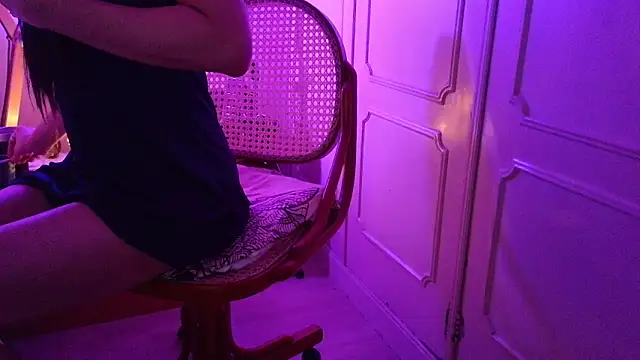 Snapshot of WarmSound chatting on 02/11/26, 06:29 WarmSound online show from 02/11/26, 06:29