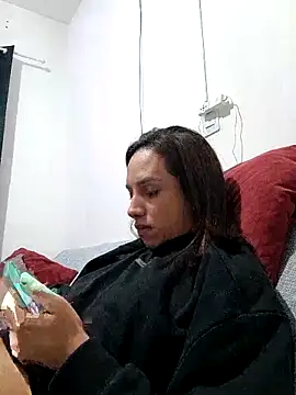 ofjuliaa online show from 05/14/26, 12:56
