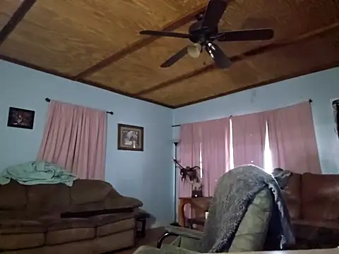 Snapshot of Unsure95 chatting on 01/06/26, 05:05 Unsure95 online show from 01/06/26, 05:05