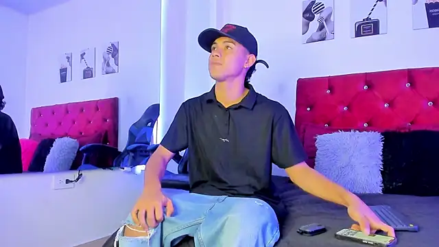 Liamsubtle01 online show from 04/19/26, 02:00