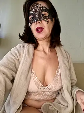 larizinha2026 online show from 05/25/26, 04:57